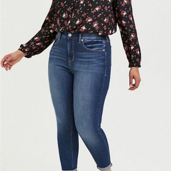 Super Cute Floral Bodysuit, Worn Only Once, in Excellent Condition - Picture 3 of 10